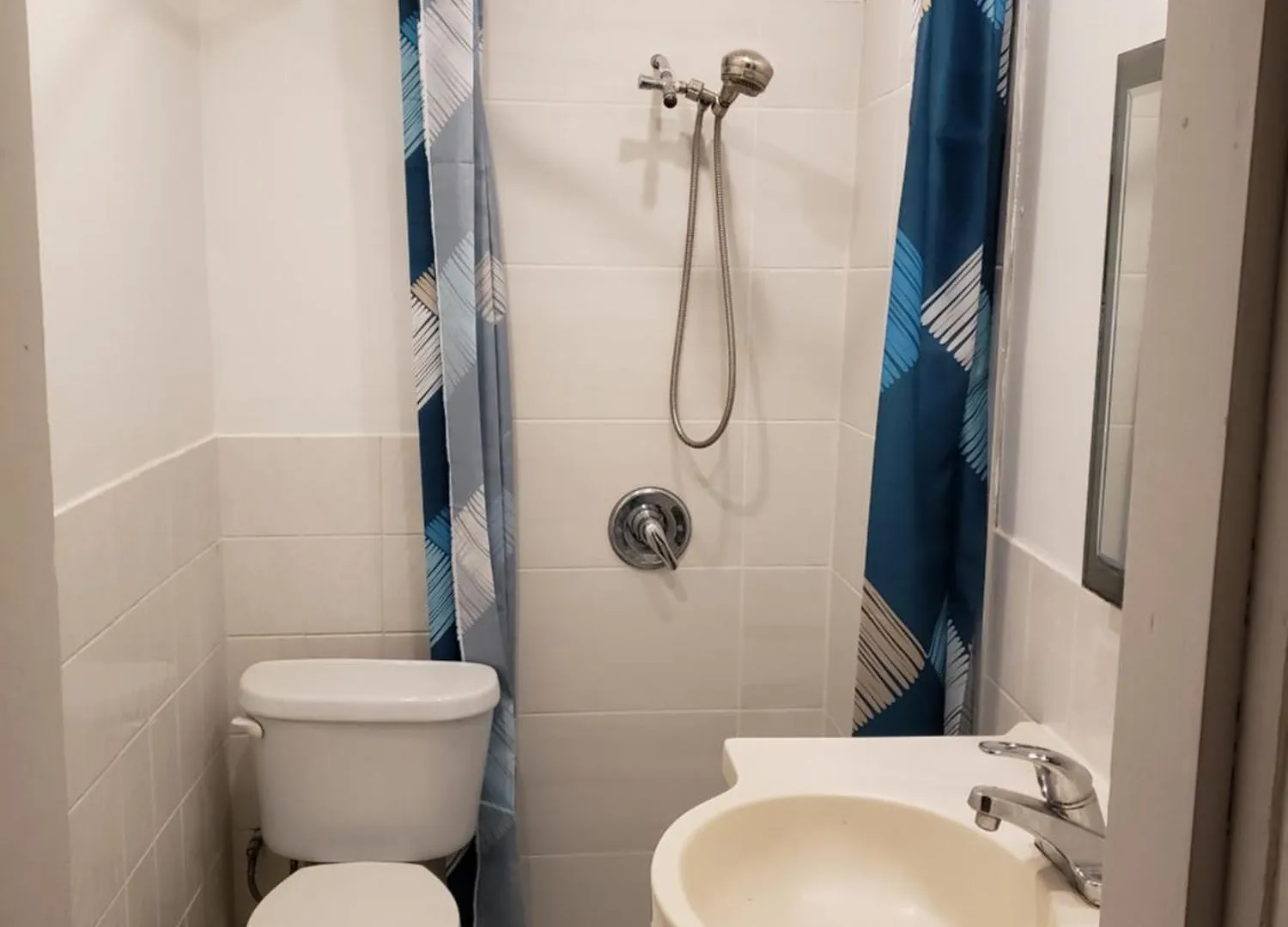 Guest house Delightful Room Near Metro Monk Station With Self Check-In Montreal