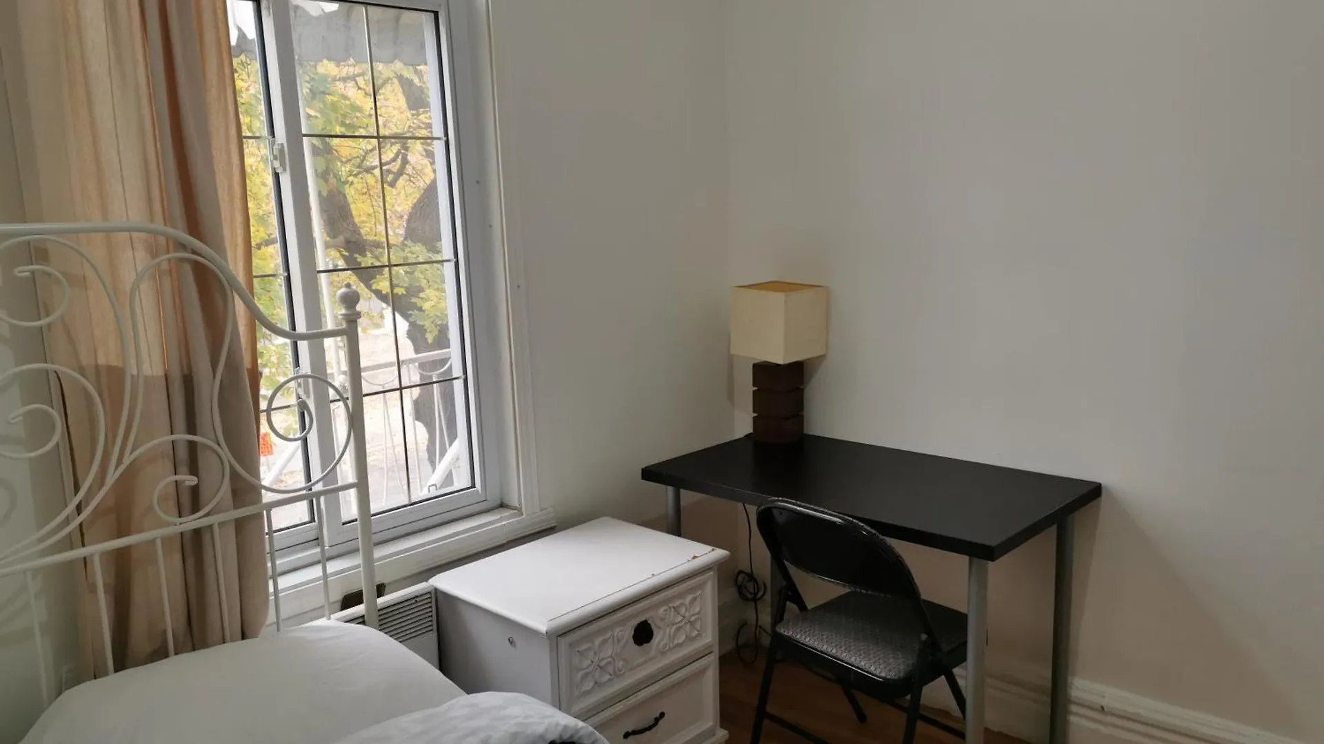 Delightful Room Near Metro Monk Station With Self Check-In Montreal Guest house