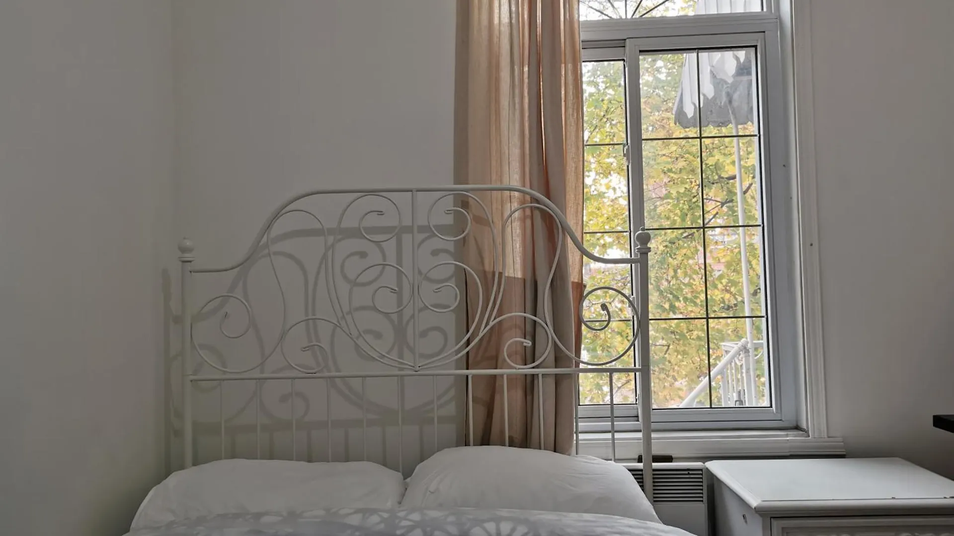 Delightful Room Near Metro Monk Station With Self Check-In contacts